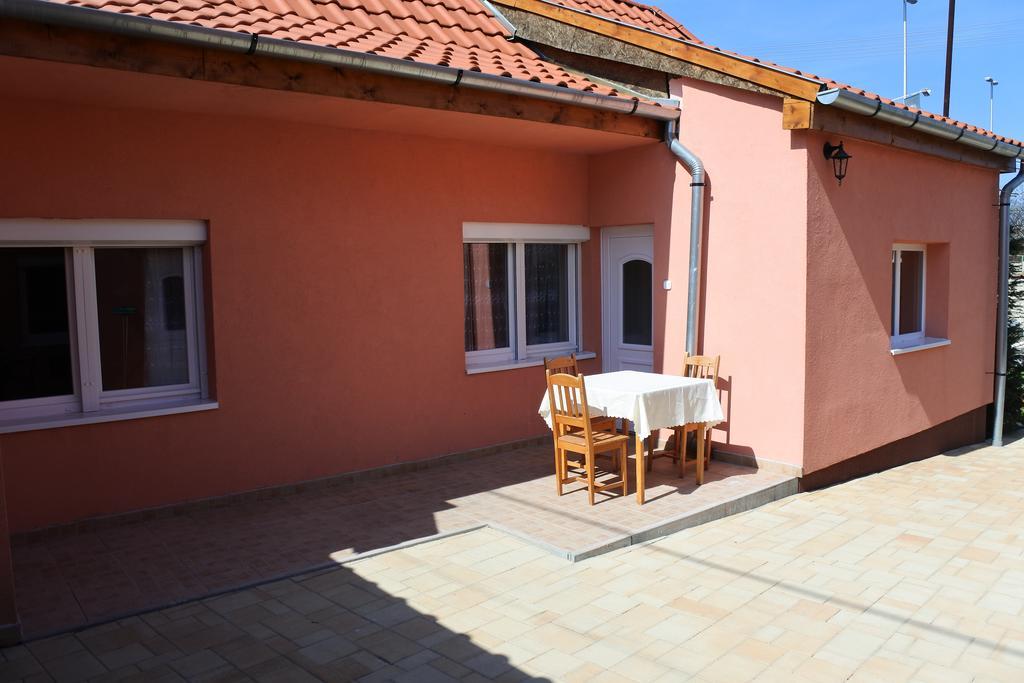 Kisasszony Apartman Eger Luaran gambar